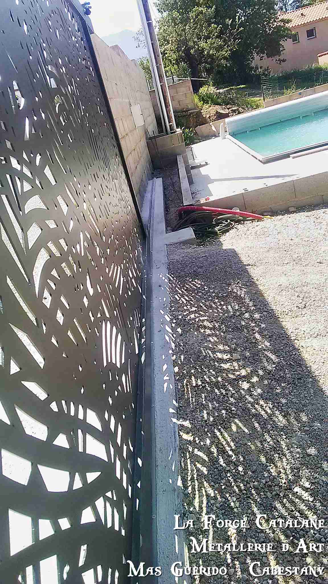 portail coulissant moderne decoupe laser vegetale vantaux fer La Forge Catalane Cabestany (5).jpg